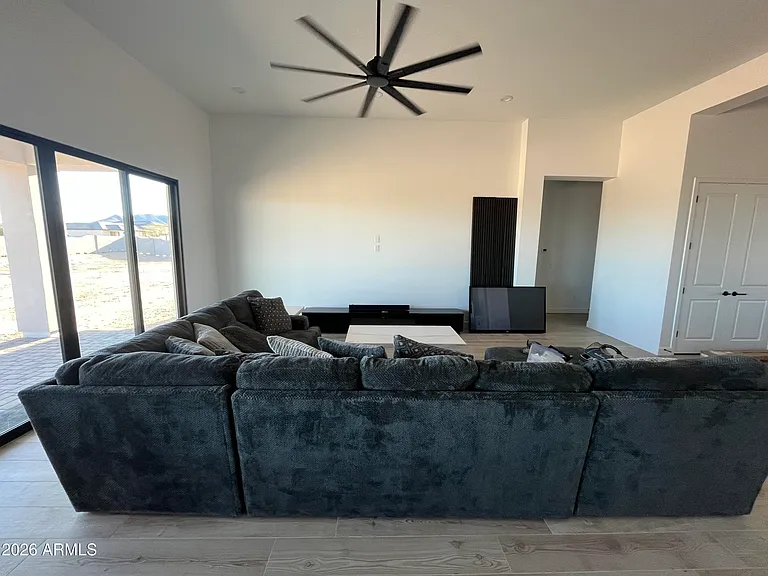20255 W Highland Ave — Photo 7
