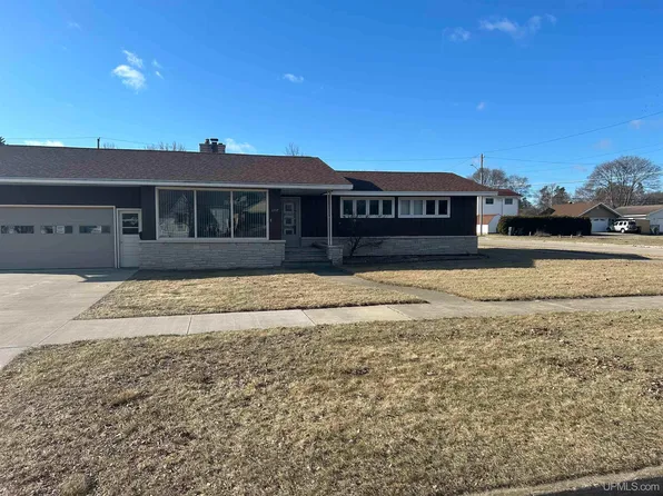 1717 9th Ave S, Escanaba, MI 49829