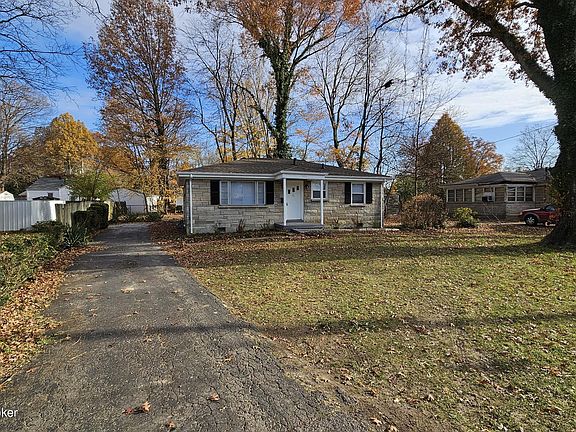 3rd image of 4929 Hyde Park Dr