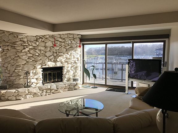 5th image of 3228 N Marina View Dr