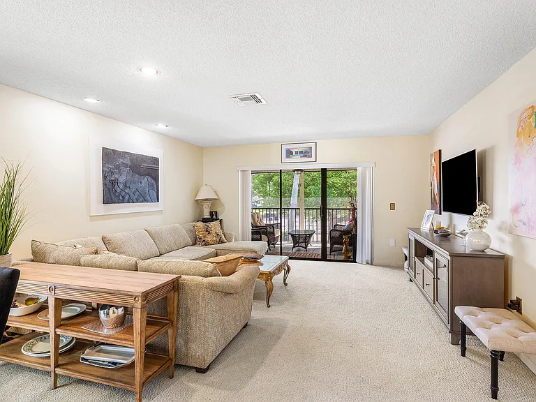29 Stratford Ln W #B — Photo 8