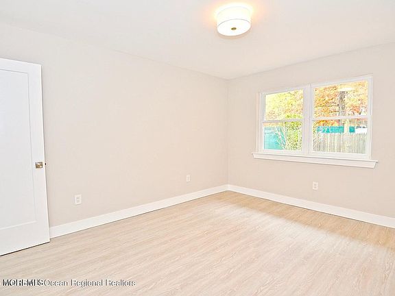 3rd image of 168 Esmeralda Ct