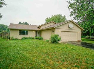 11460 Craigmont Ct, Roscoe, IL 61073