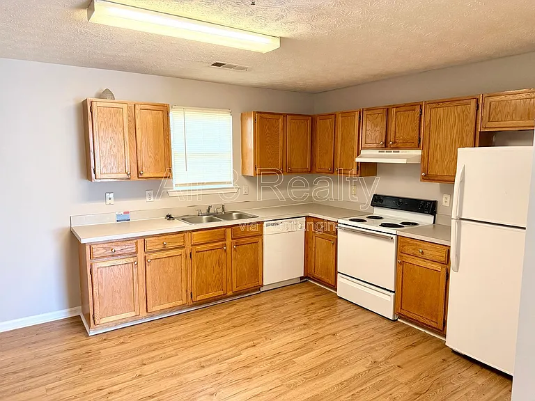 111 W Burke St #C4 — Photo 6