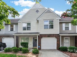 8318 Christmas Ct, Charlotte, NC 28216