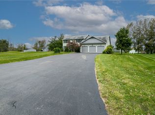 6704 Yvonne Ln, East Syracuse, NY 13057