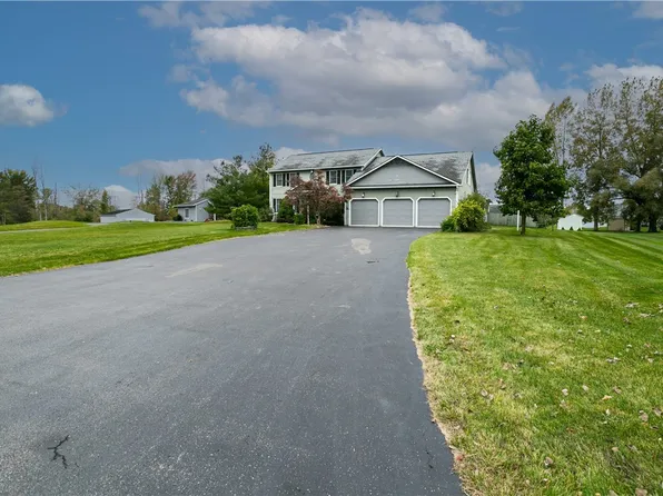 6704 Yvonne Ln, East Syracuse, NY 13057