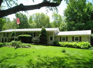 1012 Maplehill Ave SE, Ada, MI 49301