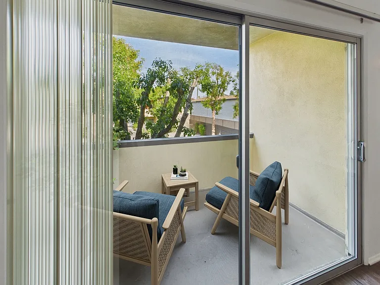 Sepulveda Apartments — Photo 16