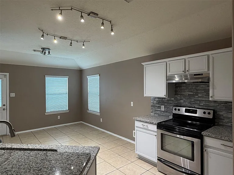 9510 Barr Spring Dr — Photo 8