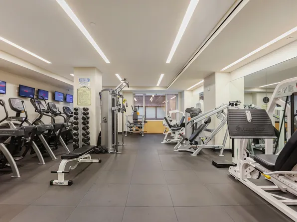 465 Park Avenue image 8 of 10