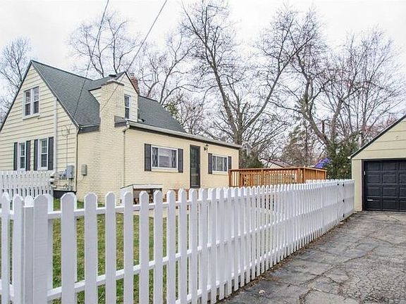 4th image of 2769 Parkwood Ave