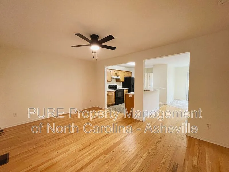 Building Photo - 16 Evergreen Ave #B