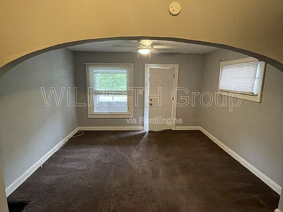 5th image of 890 N Gladstone Ave