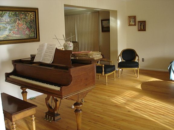 4th image of 2 Dell Dr