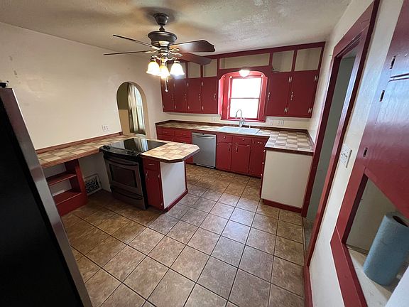 5th image of 1112 N Poplar St