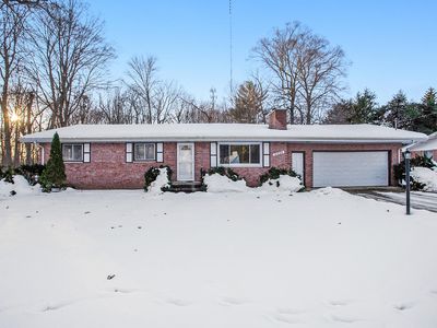 8696 Maplewood Dr, Berrien Springs, MI, 49103