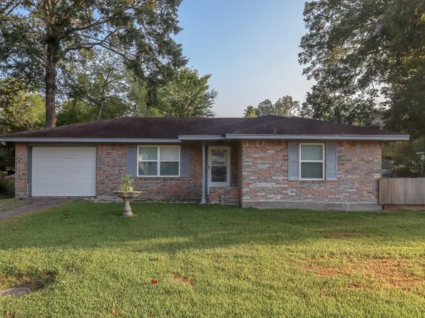 350 W Smith St, Sour Lake, TX 77659