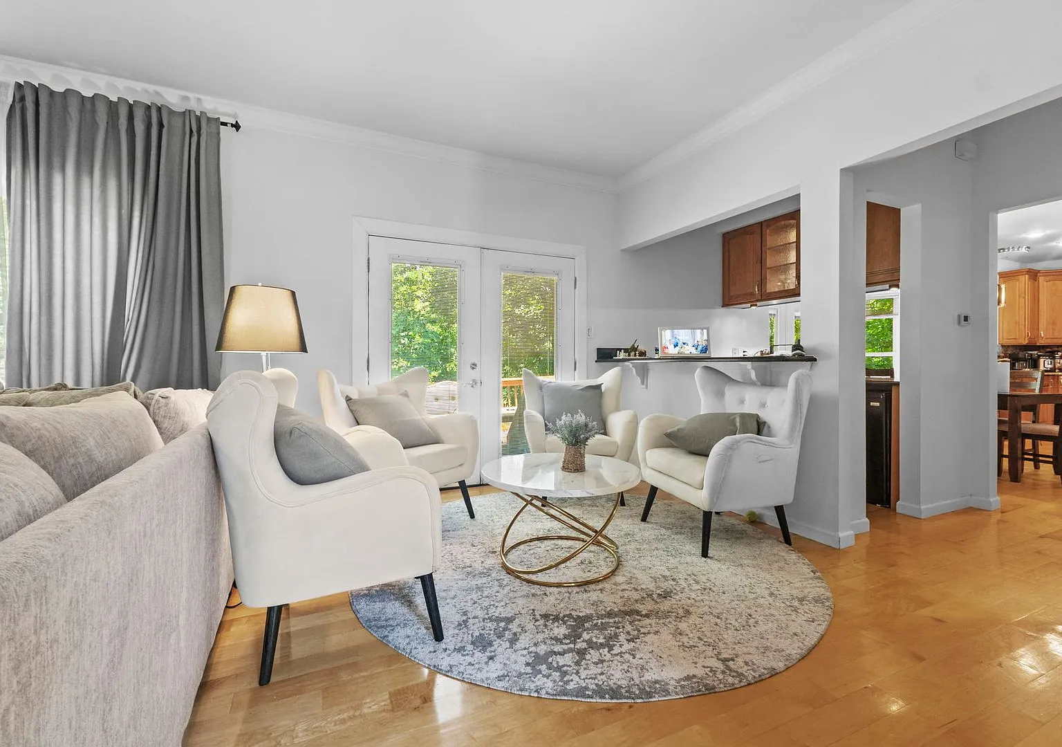 Spacious 5-Bedroom Executive Rental in Desirable Wildwood — Photo 3