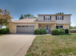 2801 Richard Rd, Bloomington, IL 61704