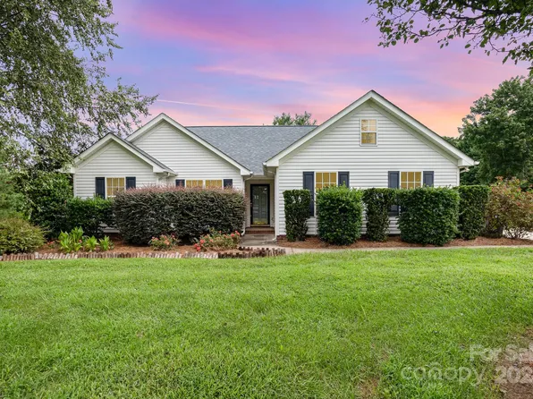 111 Hunters Trace Dr, Monroe, NC 28110