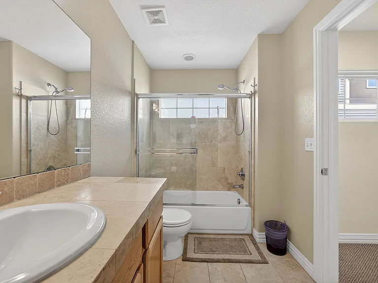 2933 Lawrence St — Photo 44
