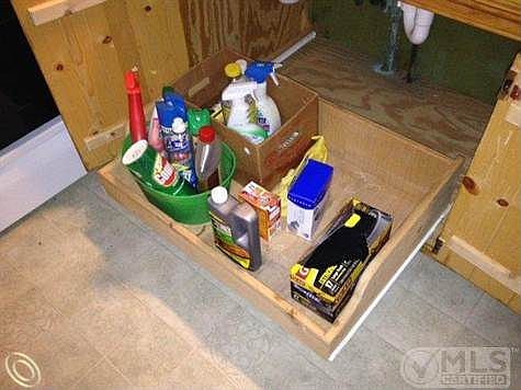 pulloout cabinets 2.JPG