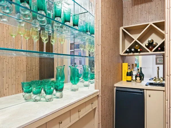 650 Park Avenue image 17 of 34