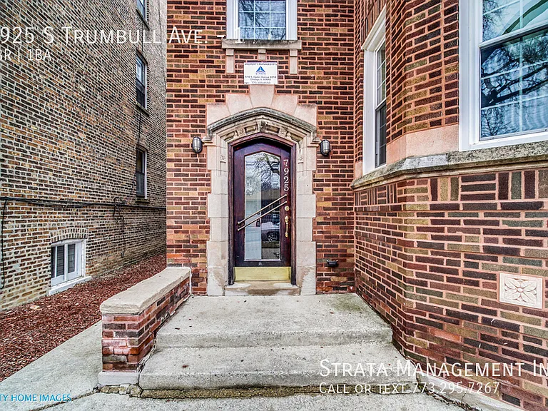 7925 S Trumbull Ave #2 — Photo 3