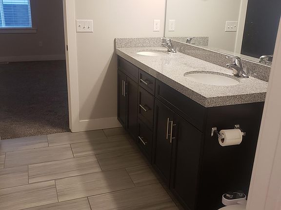 5th image of 2762 W Highgate Dr