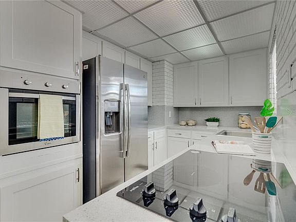 3rd image of 1623 Crystal Ct W