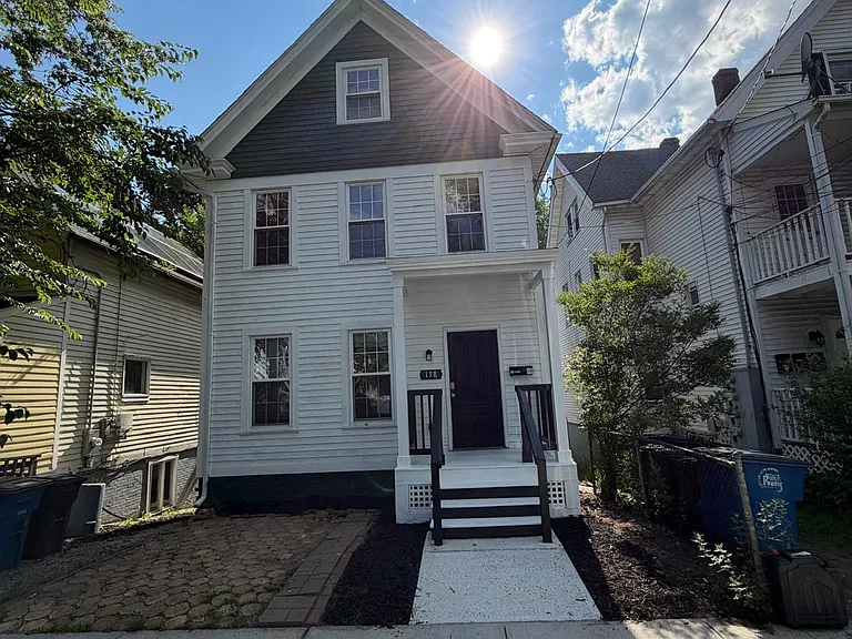 138 Greenwich Ave — Photo 2