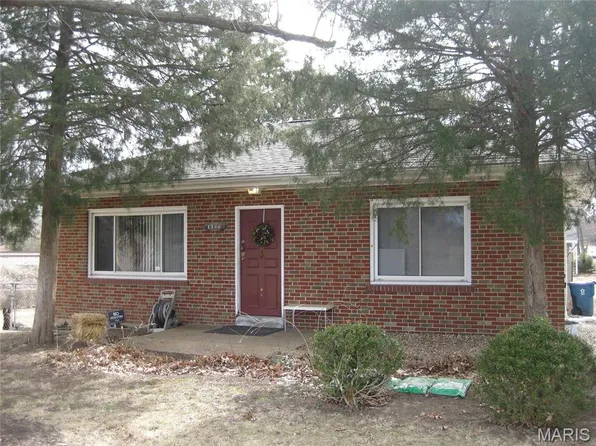 1366 Trampe Ave, Saint Louis, MO 63138