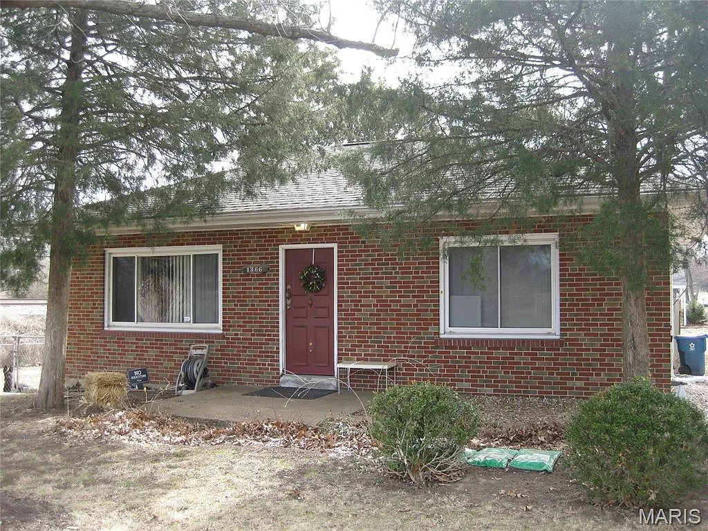1366 Trampe Ave photo 1