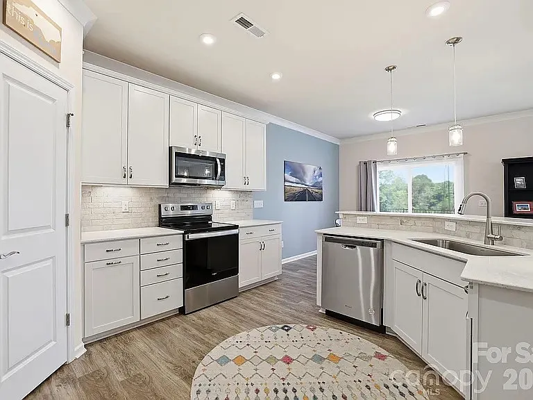 3 bed, 1943 sqft, $2,600 — Photo 4