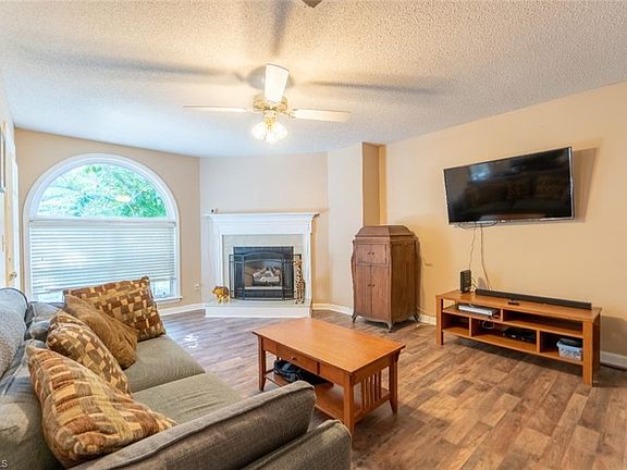 3rd image of 3642 Morris Farm Dr