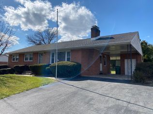 305 Briar Ln, Chambersburg, PA 17202