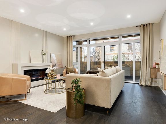 3rd image of 1360 W Walton St #1W