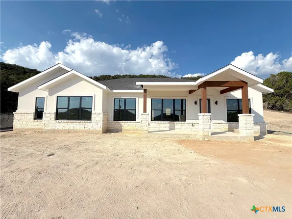 420 Sendera Hills Dr, Canyon Lake, TX 78133