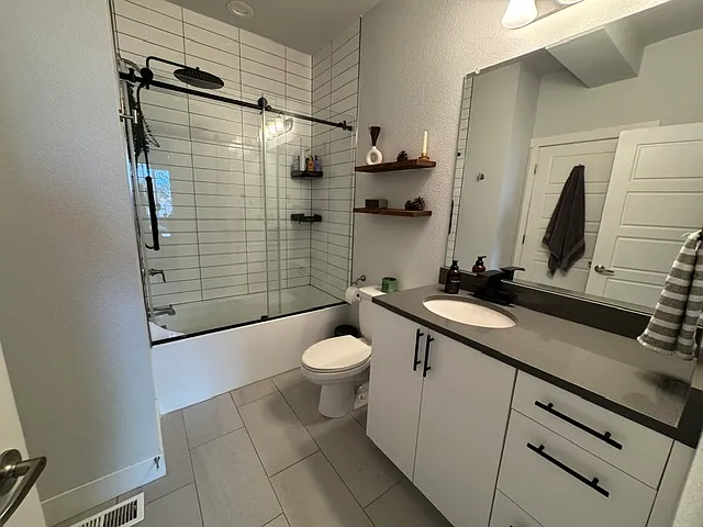 3372 S Pearl St #B — Photo 23