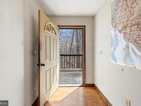 3rd image of 128 Charmwood Ln
