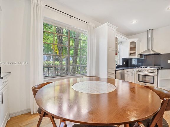 4th image of 1572 Meridian Ave APT 2