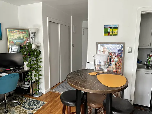 Rented by Eric Goodman Realty Corp | media 8