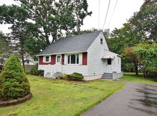 817 Southside Ave, West Islip, NY 11795