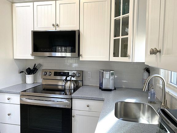 5th image of 8 Wharf Avenue