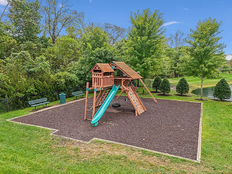 4001 Oglethorpe Dr — Photo 20