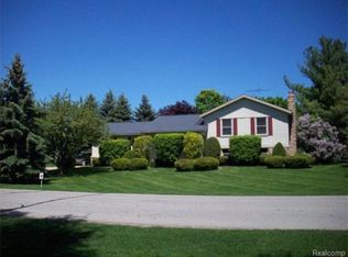 1857 Hopkins Dr, Wixom, MI 48393