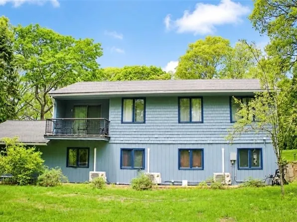 13 Valley Dr, Westerly, RI 02891