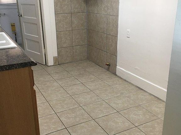 Kitchen (looking through to utility room)