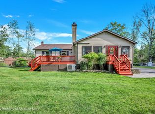 16 Quaking Aspen Ln, Lake Ariel, PA 18436
